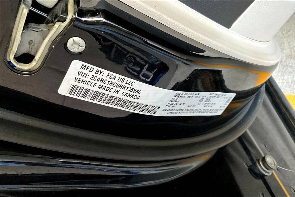 Used 2024 Chrysler Pacifica Touring-L FWD image 19
