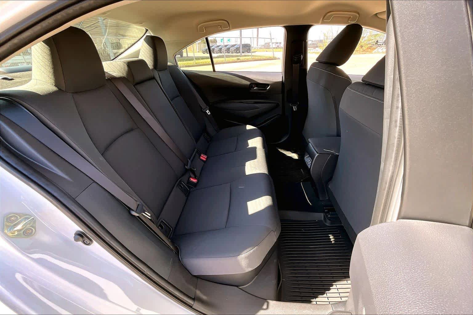 Used 2025 Toyota Corolla LE image 18