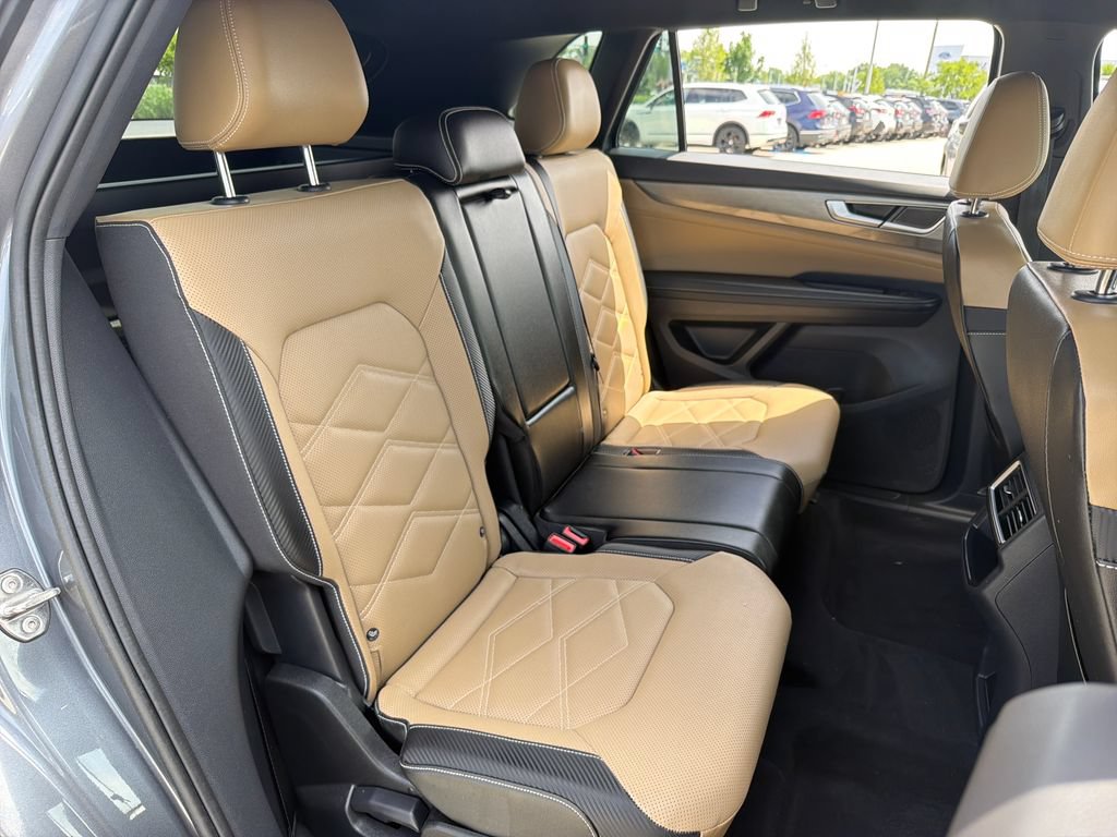 Used 2024 Volkswagen Atlas Cross Sport SE AWD/4WD image 23