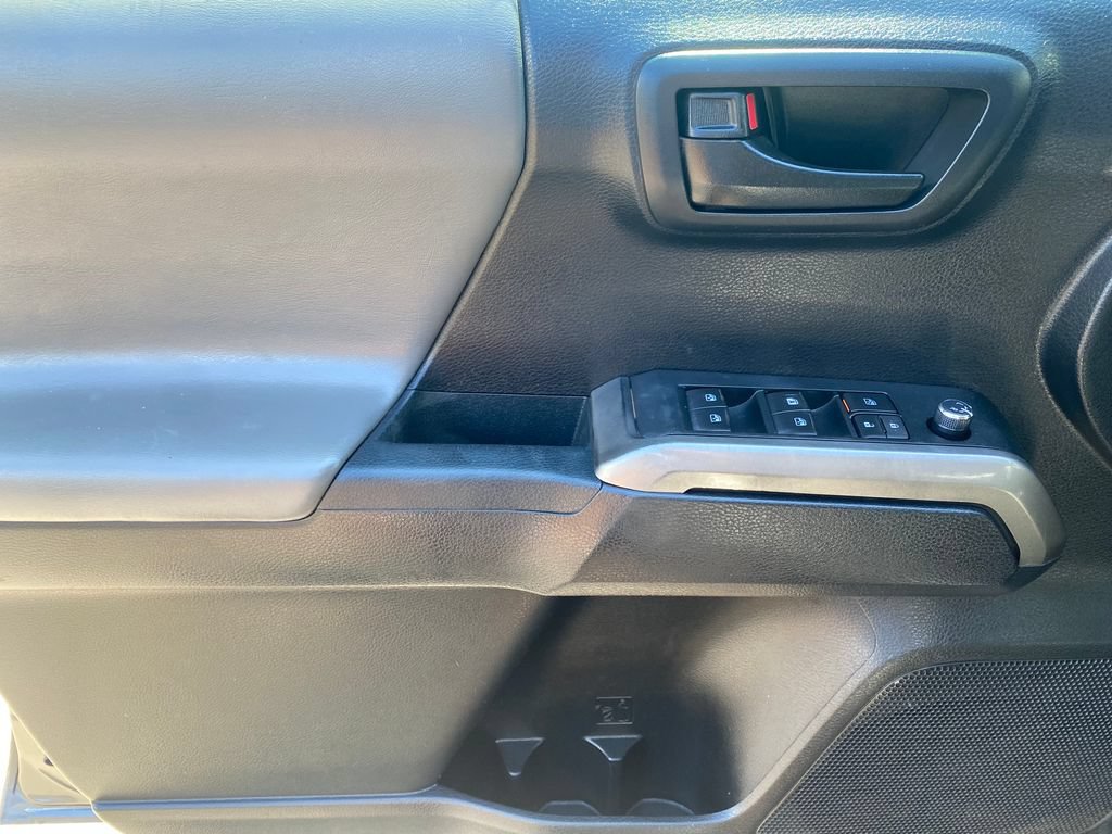 Used 2017 Toyota Tacoma SR5 RWD image 30
