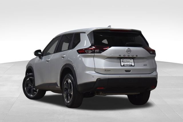 Used 2025 Nissan Rogue SV image 2