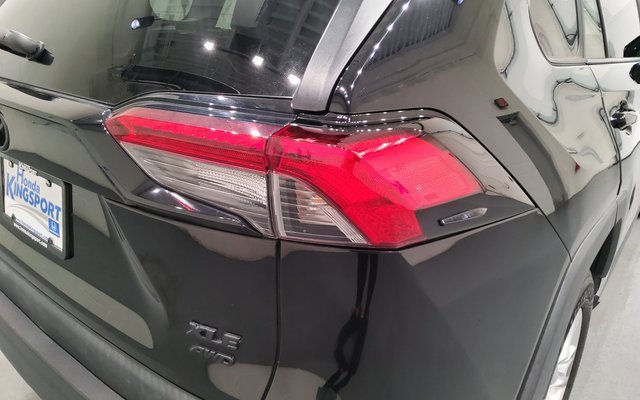 Used 2020 Toyota RAV4 XLE w/ Convenience Package image 12