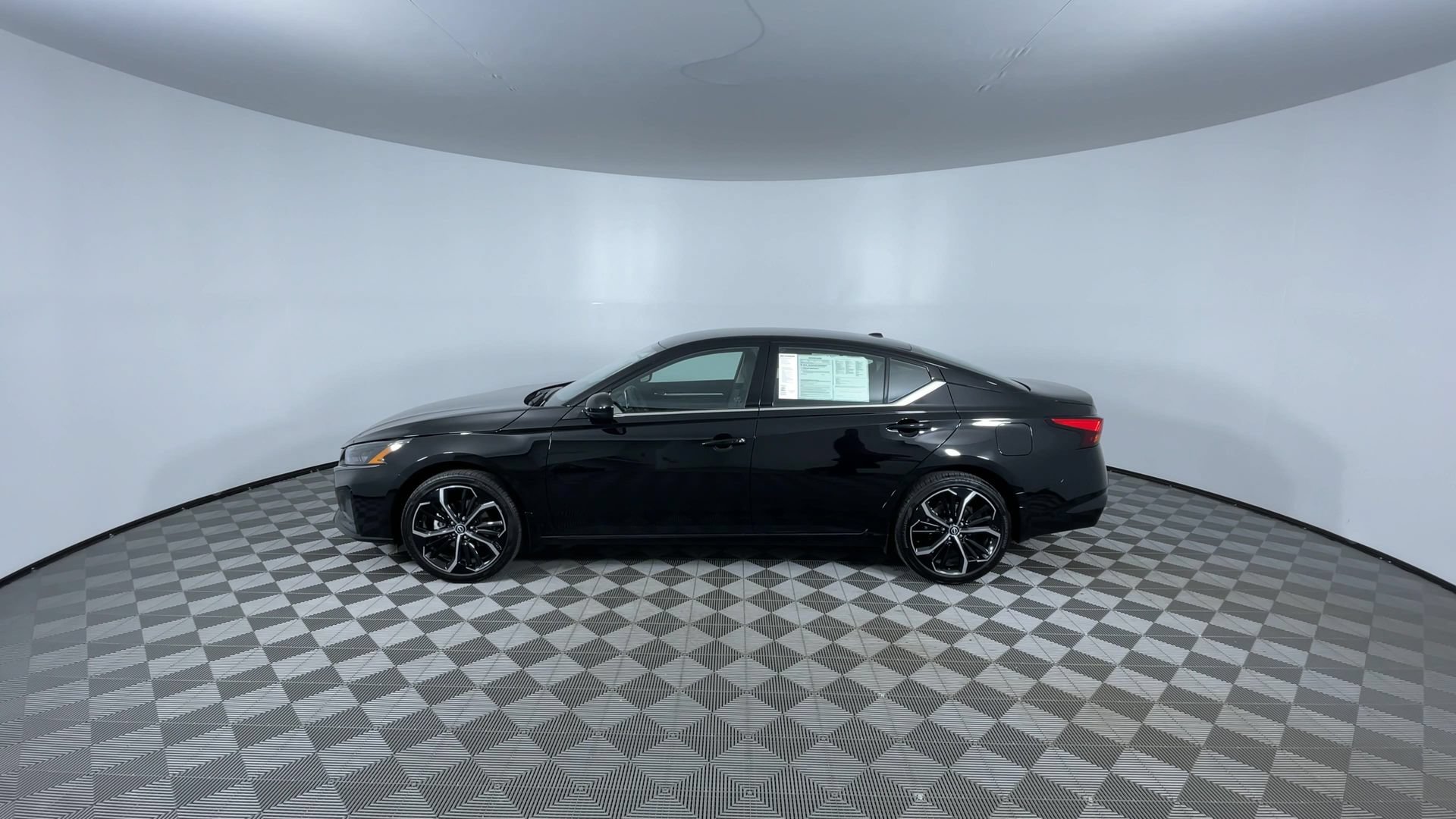 Used 2025 Nissan Altima 2.5 SR AWD/4WD image 5