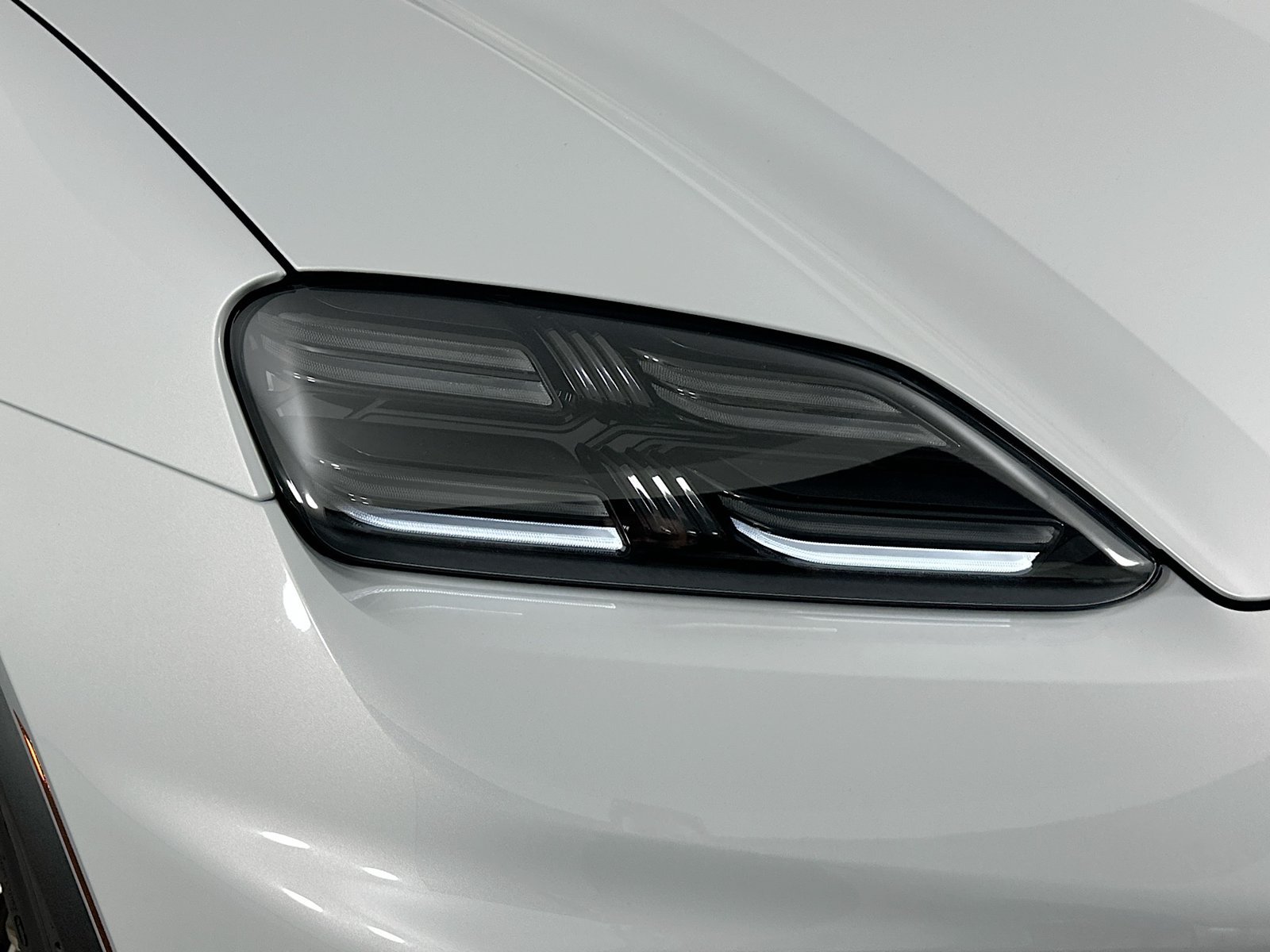New 2026 Porsche Macan 4 Electric AWD/4WD image 10