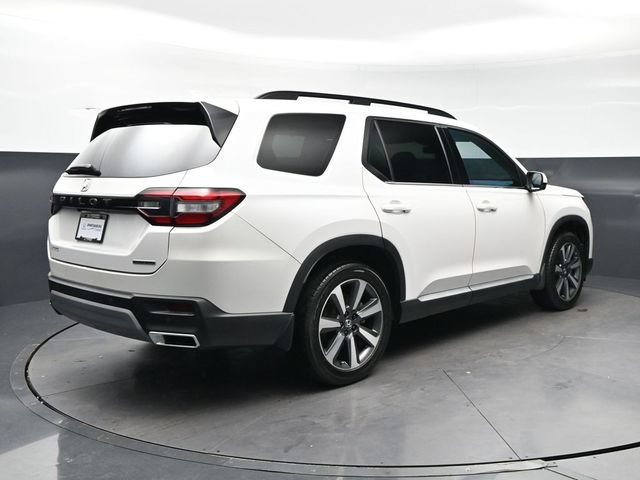 Used 2023 Honda Pilot Touring image 5