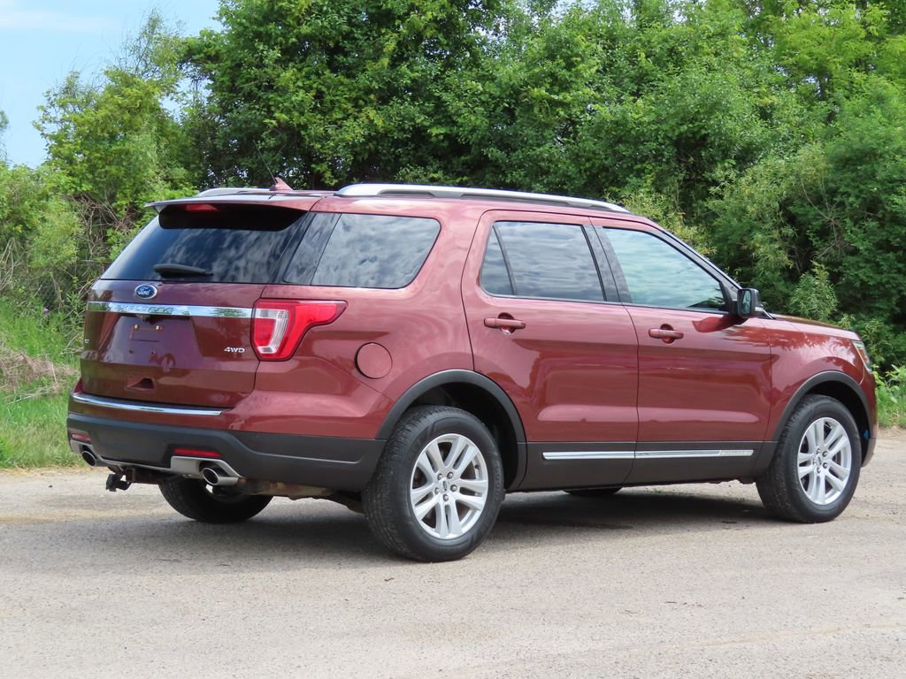 Used 2018 Ford Explorer XLT w/ Equipment Group 201A AWD/4WD image 3