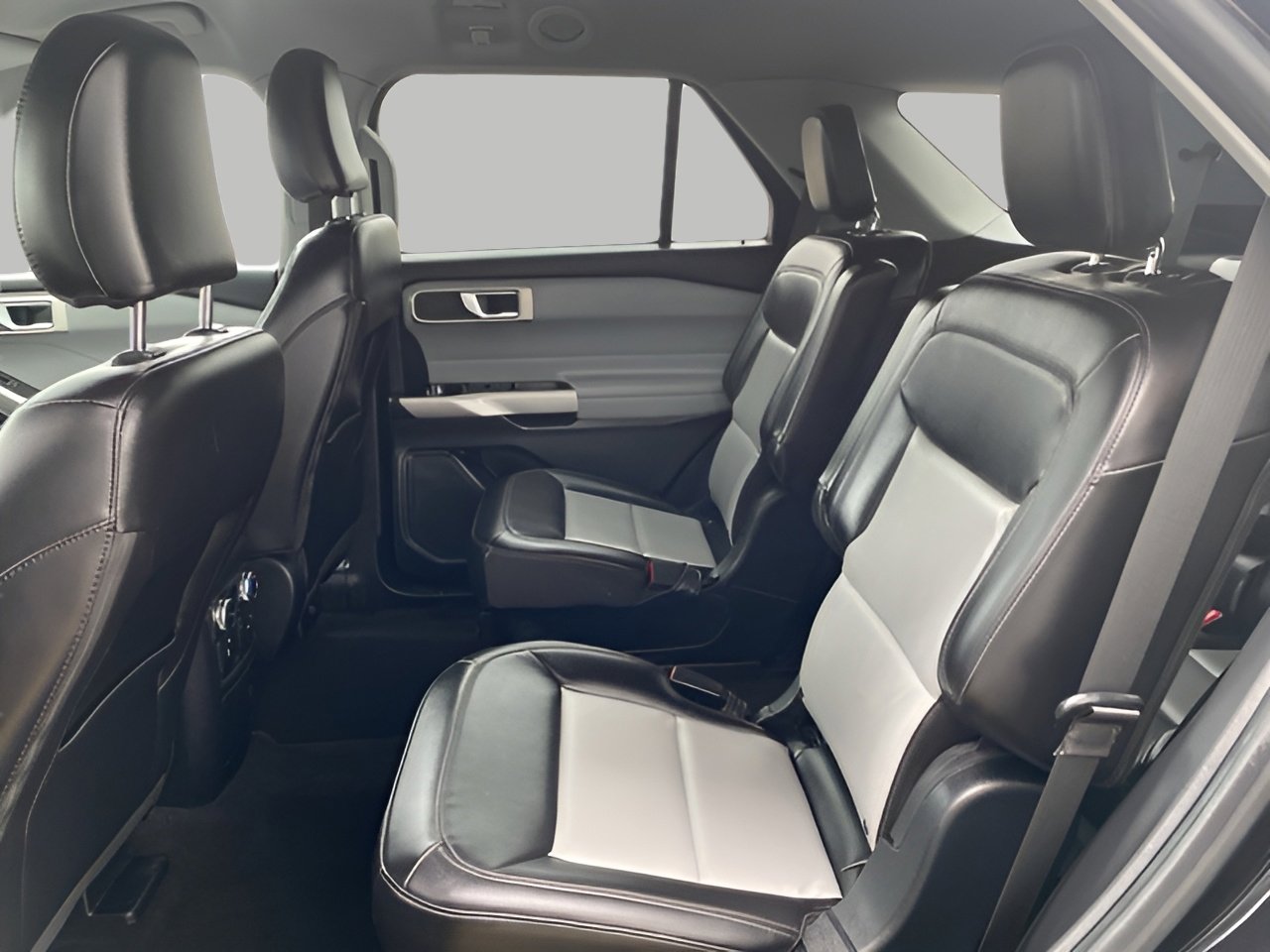 Used 2023 Ford Explorer XLT w/ Equipment Group 202A image 39