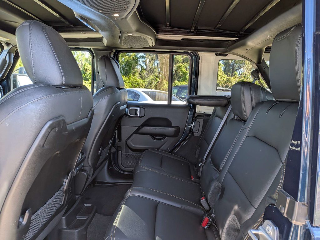 Used 2025 Jeep Wrangler Unlimited Sahara w/ Safety Group AWD/4WD image 11
