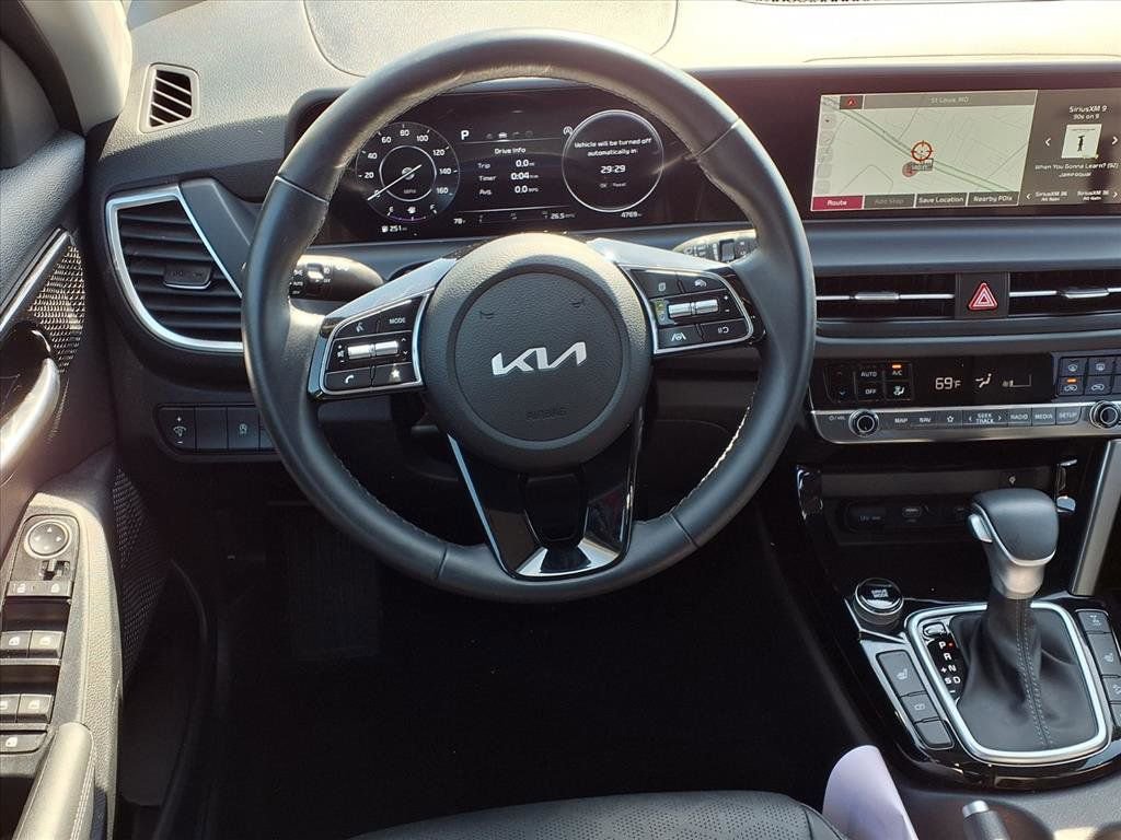 Used 2025 Kia Seltos EX AWD/4WD image 4