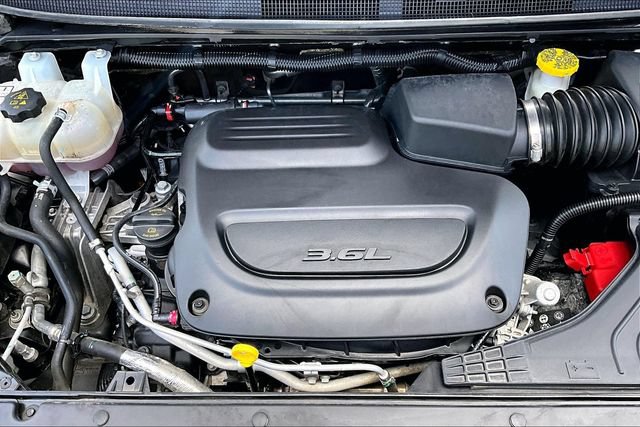 Used 2023 Chrysler Pacifica Touring-L FWD image 31