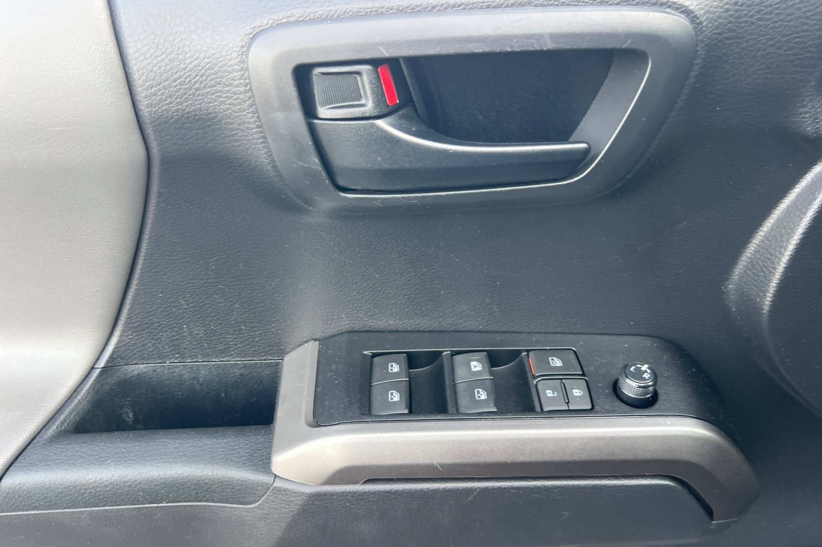 Used 2022 Toyota Tacoma SR5 image 11