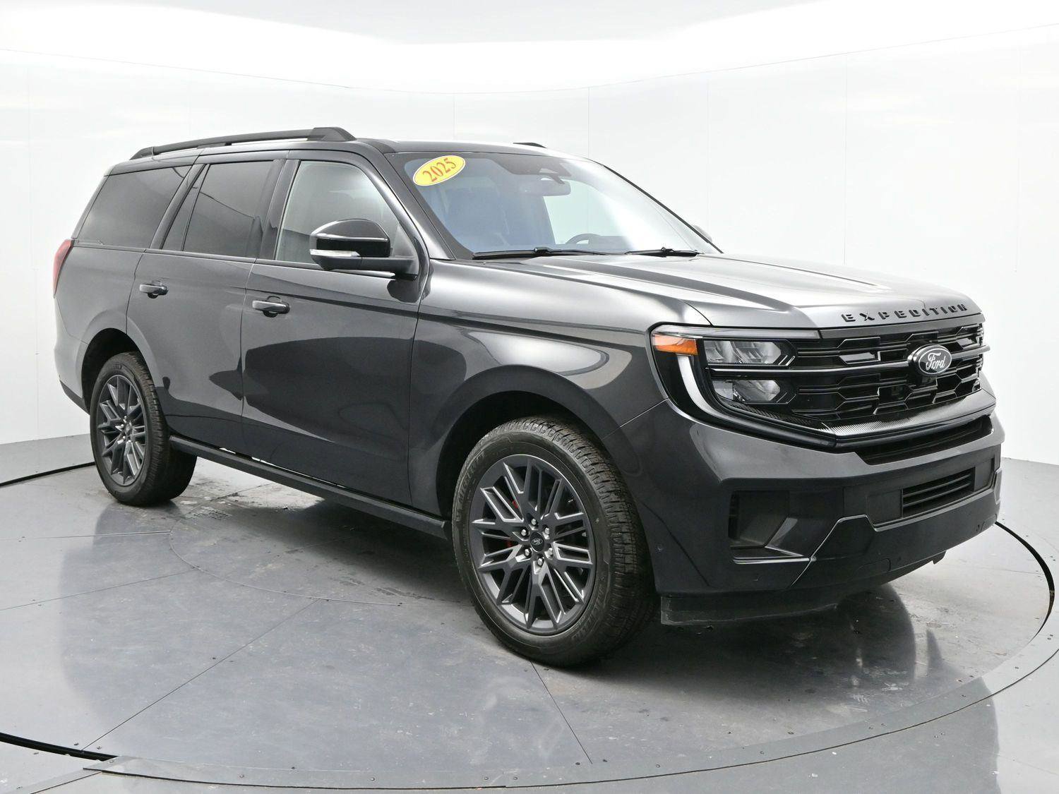 Used 2025 Ford Expedition Platinum w/ Stealth Performance Package image 2
