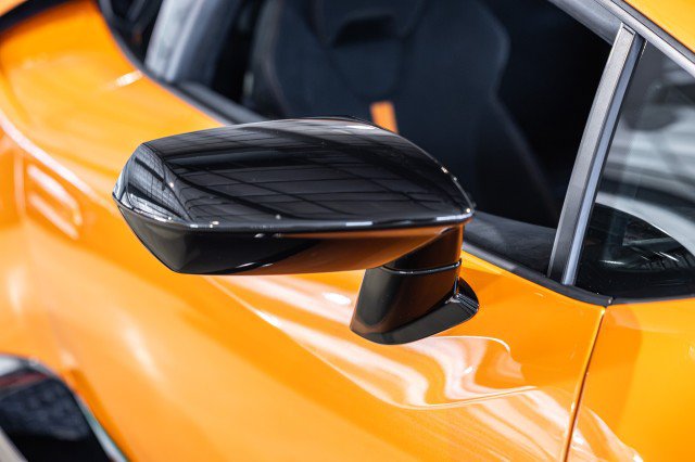 Used 2018 Lamborghini Huracan Performante AWD/4WD image 30