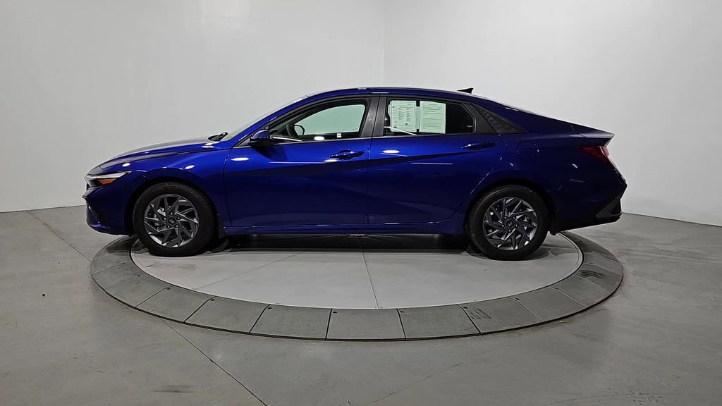 Certified 2024 Hyundai Elantra SEL image 2