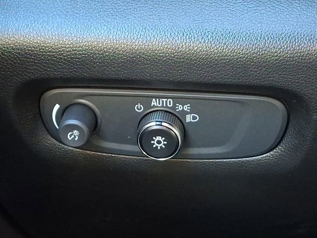 Used 2023 Chevrolet Traverse LT image 23