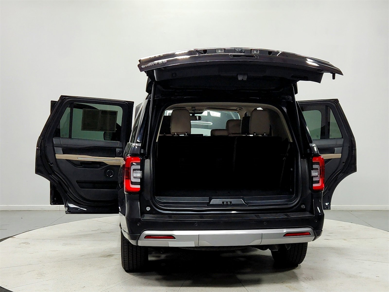 Used 2024 Ford Expedition Limited image 14