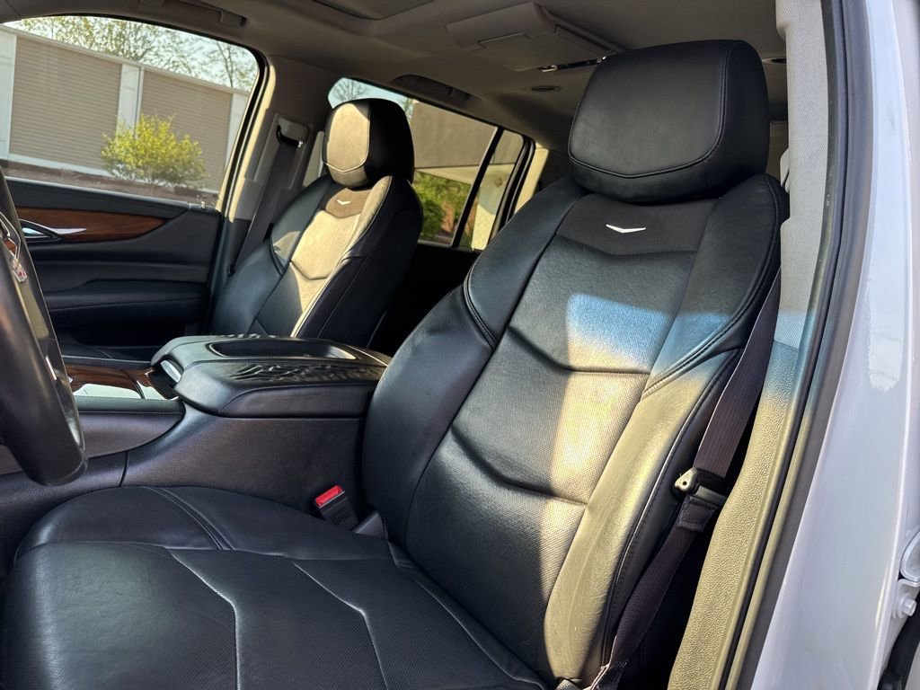 Used 2017 Cadillac Escalade ESV Luxury image 18