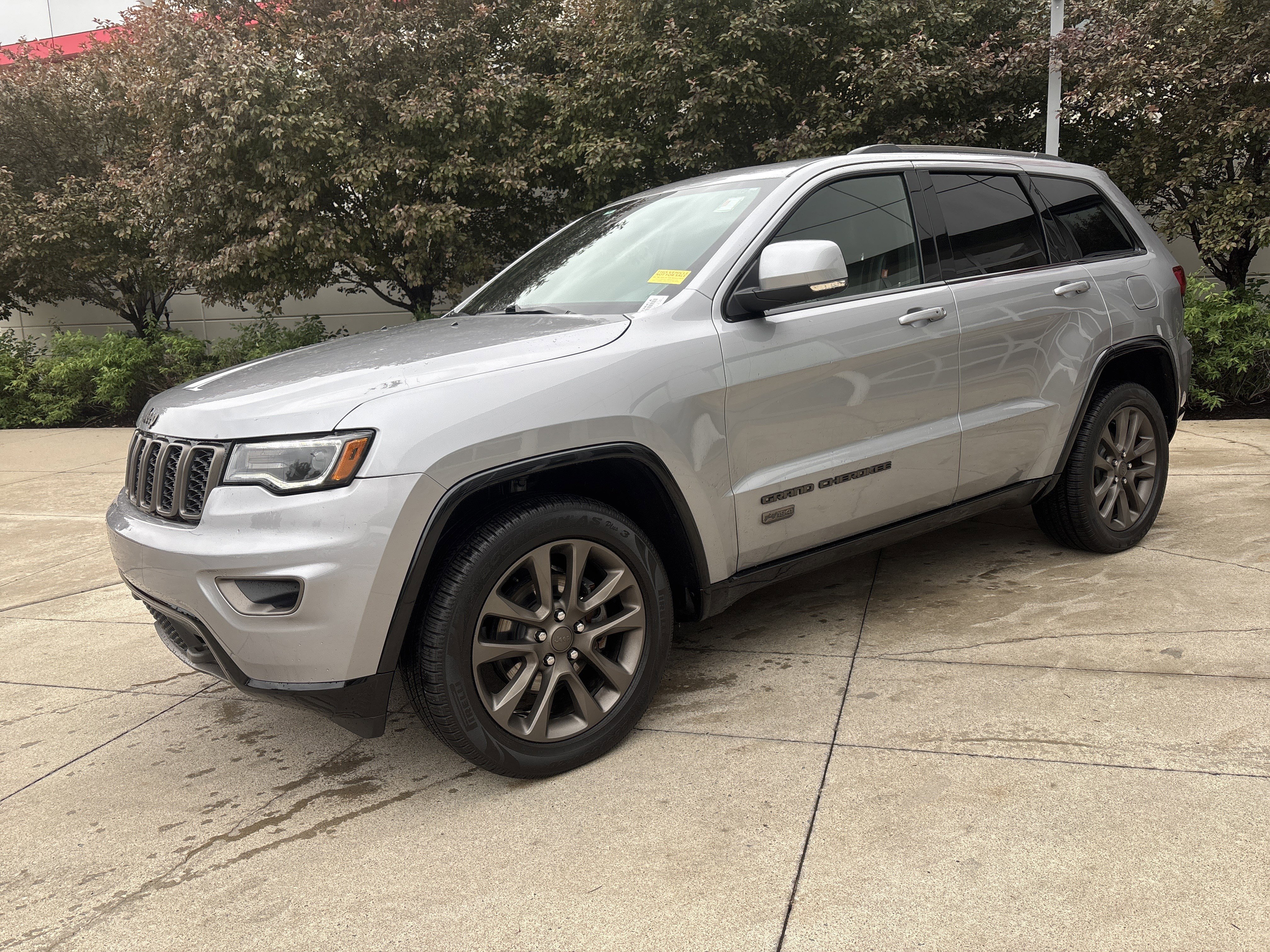 Used 2016 Jeep Grand Cherokee Limited 75th Anniversary AWD/4WD image 3