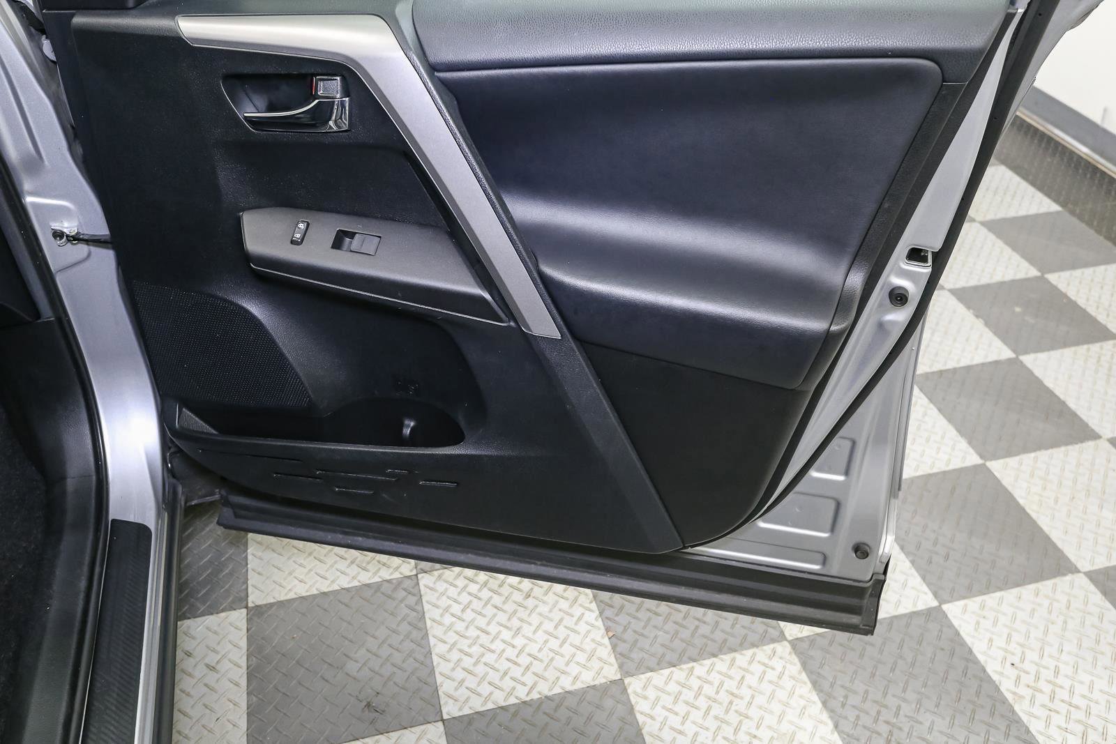 Used 2017 Toyota RAV4 XLE w/ Plus Special Value Package AWD/4WD image 20