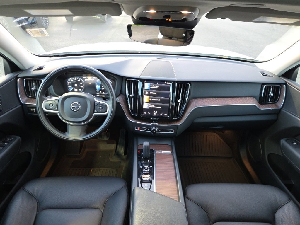 Certified 2021 Volvo XC60 T8 Inscription Expression w/ Premium Package image 5