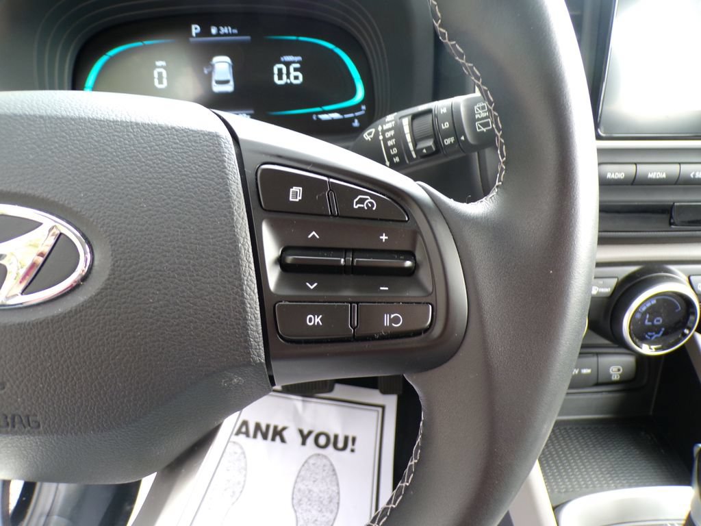 Used 2025 Hyundai Venue SEL FWD image 30