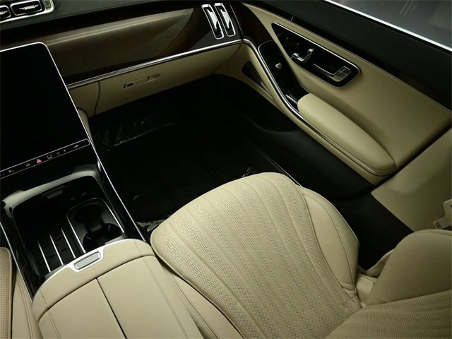 Used 2022 Mercedes-Benz S 580 4MATIC Sedan w/ Rear Seat Package image 10
