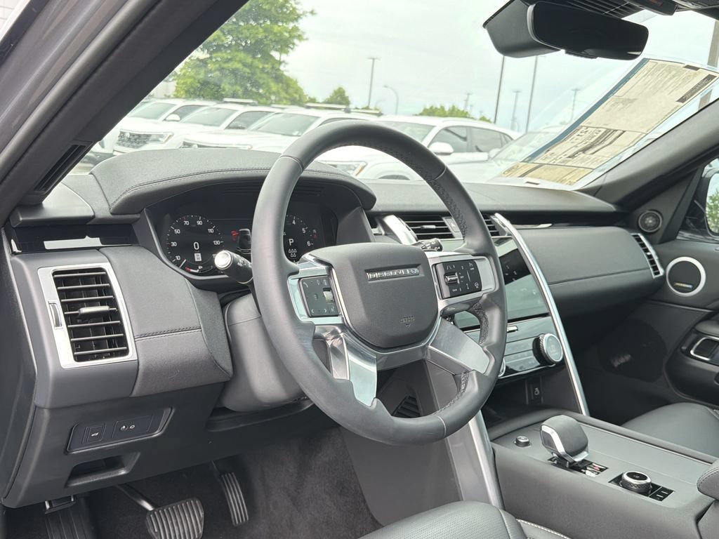 Used 2025 Land Rover Discovery S AWD/4WD image 10