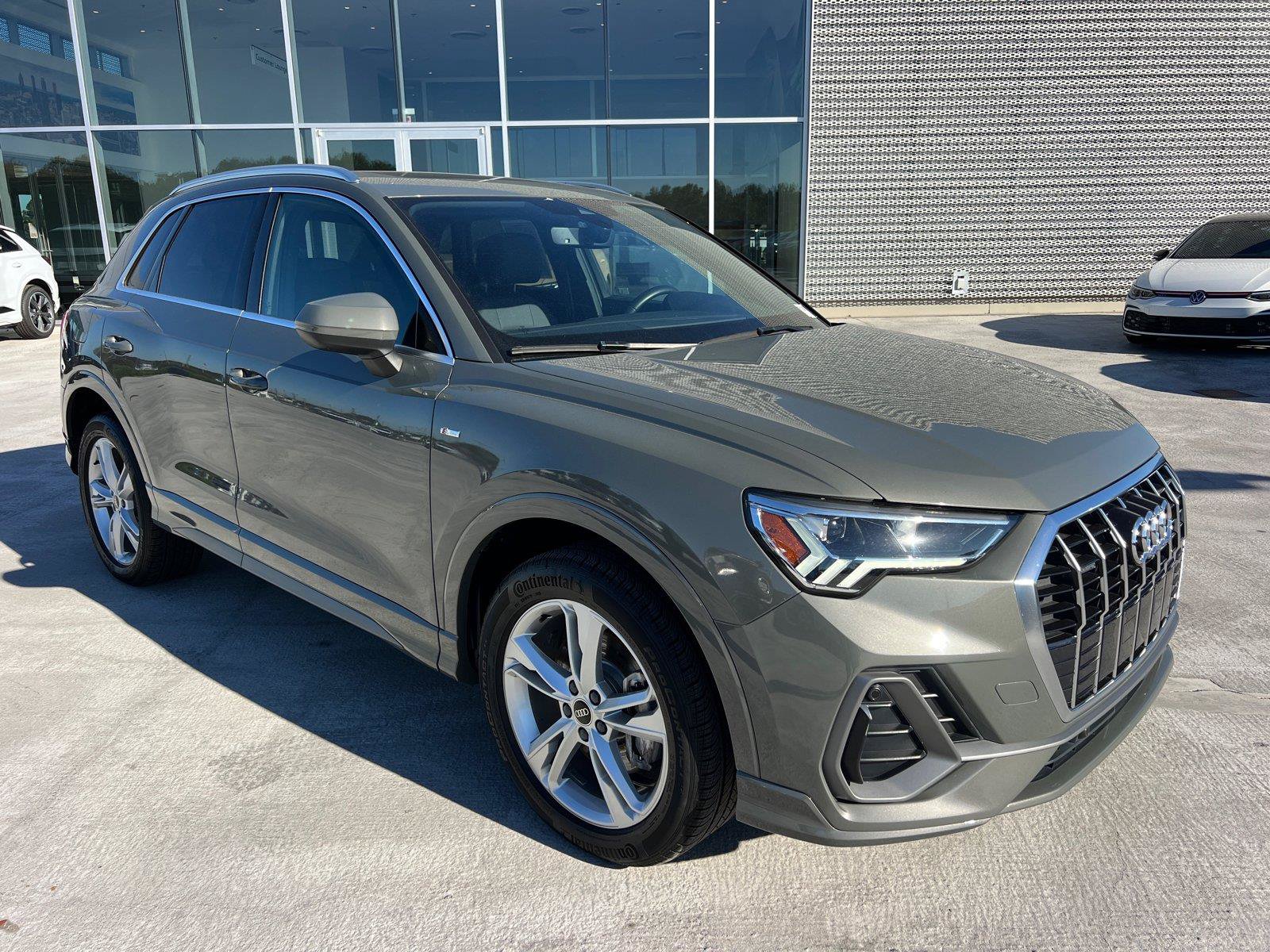 Used 2024 Audi Q3 2.0T Premium Plus w/ Premium Plus Package AWD/4WD image 3