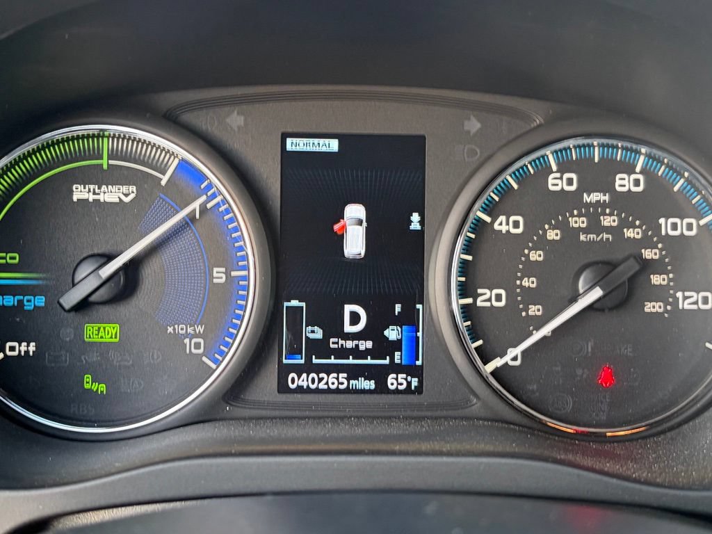 Used 2021 Mitsubishi Outlander 4WD Plug-In Hybrid image 30