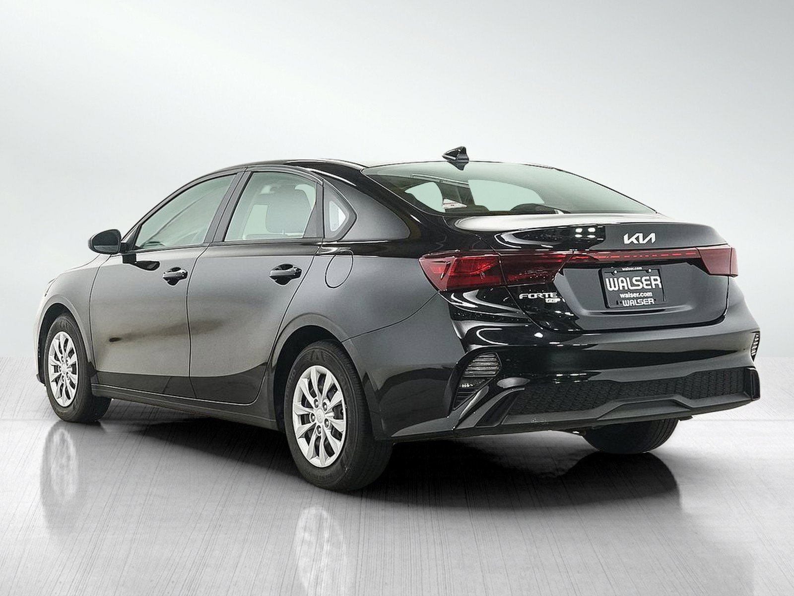 Used 2023 Kia Forte LX FWD image 3