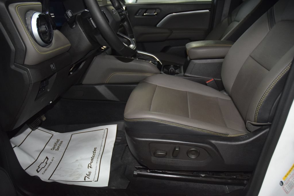 Used 2024 Chevrolet Colorado ZR2 w/ ZR2 Convenience Package III AWD/4WD image 43