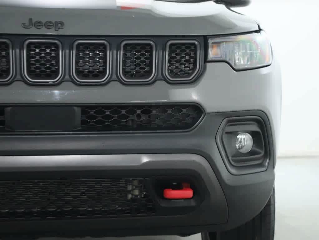 Used 2023 Jeep Compass Trailhawk w/ Trailhawk Convenience Group AWD/4WD image 7