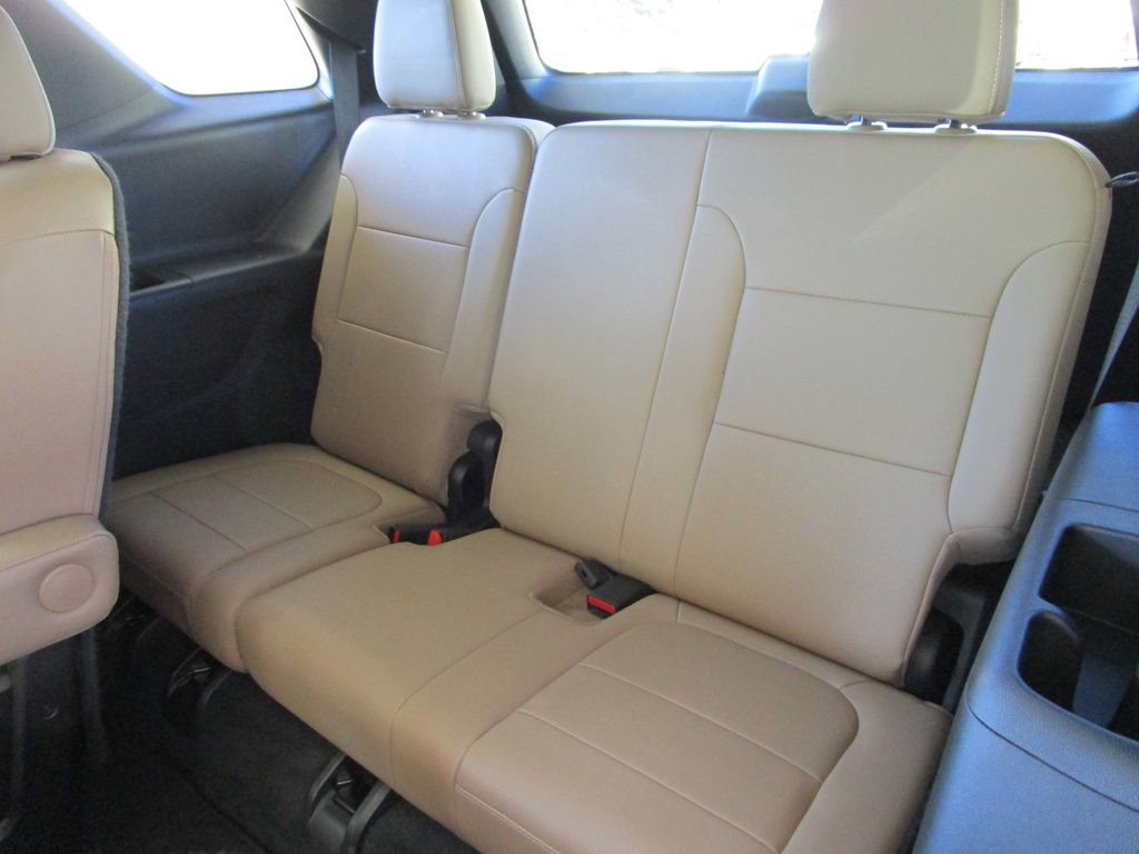 Used 2023 Chevrolet Traverse Premier image 17