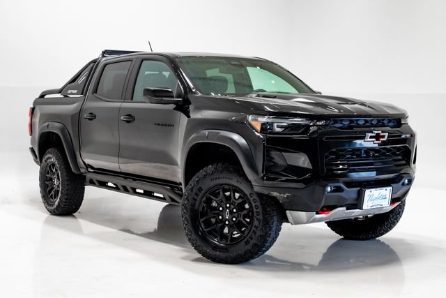 Used 2025 Chevrolet Colorado ZR2 w/ Midnight Edition AWD/4WD image 6