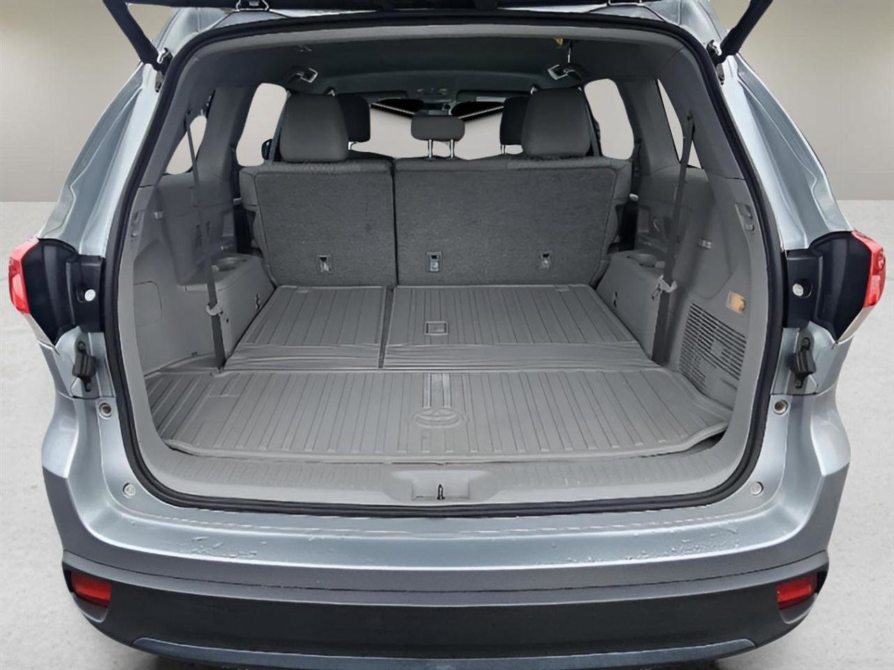 Used 2018 Toyota Highlander Plus image 16