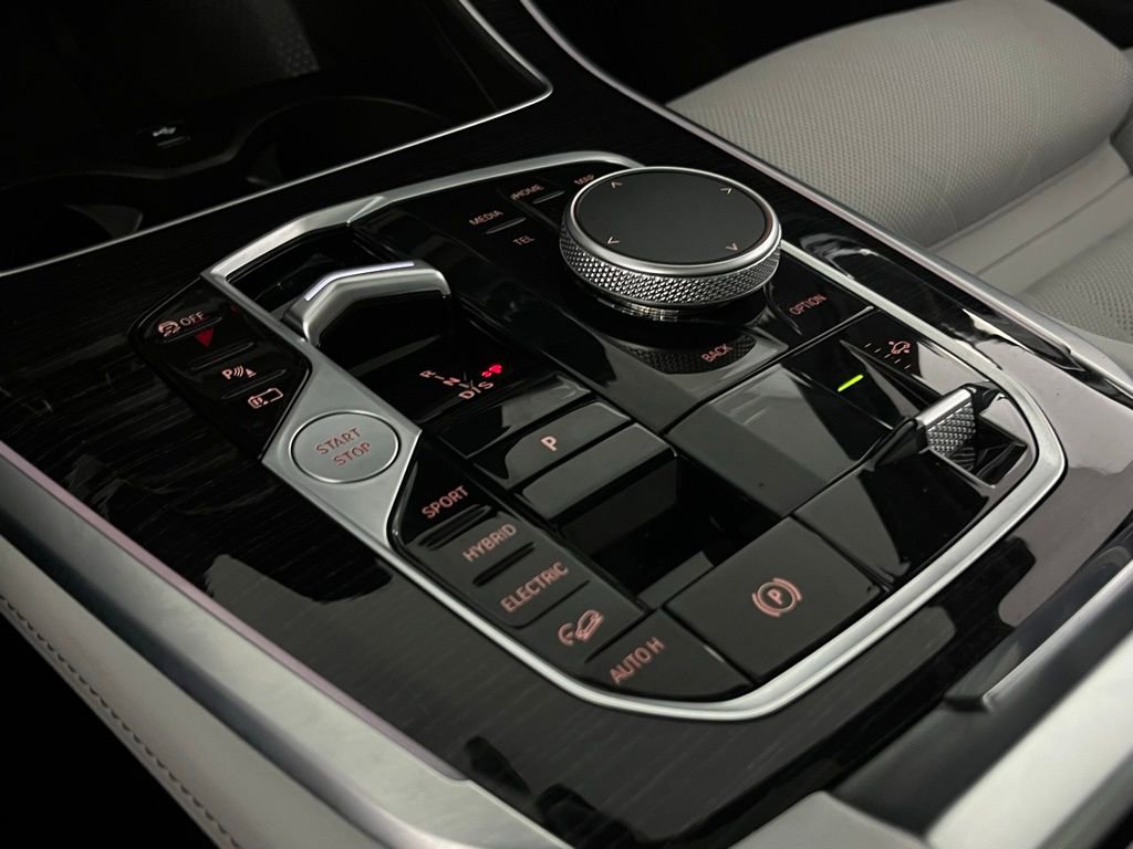 Used 2025 BMW X5 xDrive50e w/ M Sport Package image 20