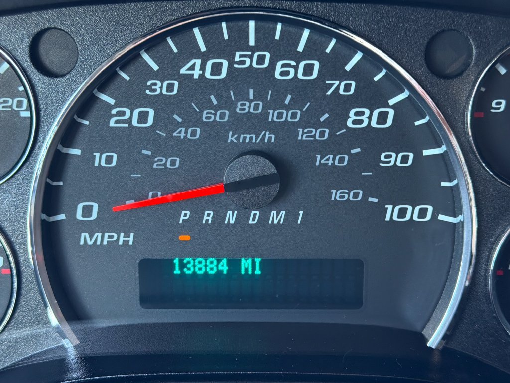 Used 2025 Chevrolet Express 2500 w/ Driver Convenience Package RWD image 9