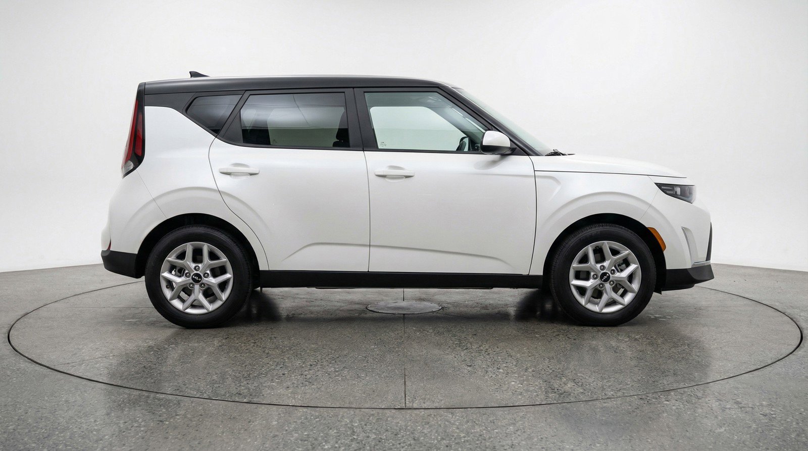Used 2025 Kia Soul LX w/ LX Technology Package image 11