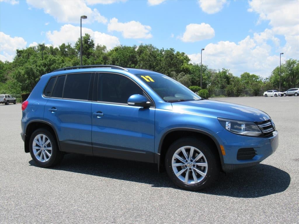 Used 2017 Volkswagen Tiguan Limited w/ Premium Package FWD image 2