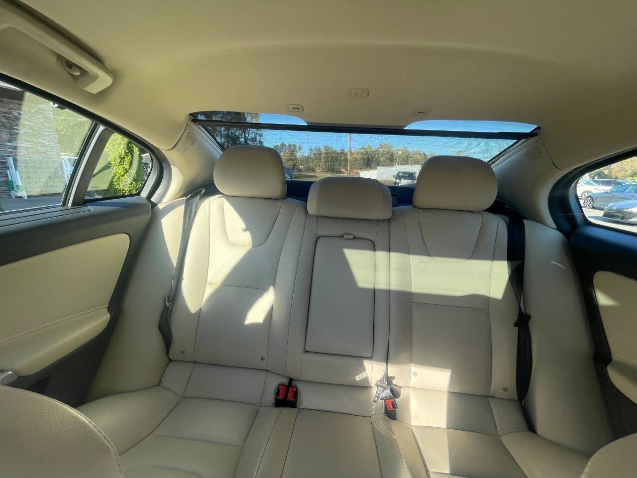 Used 2017 Volvo S60 T5 Inscription image 26