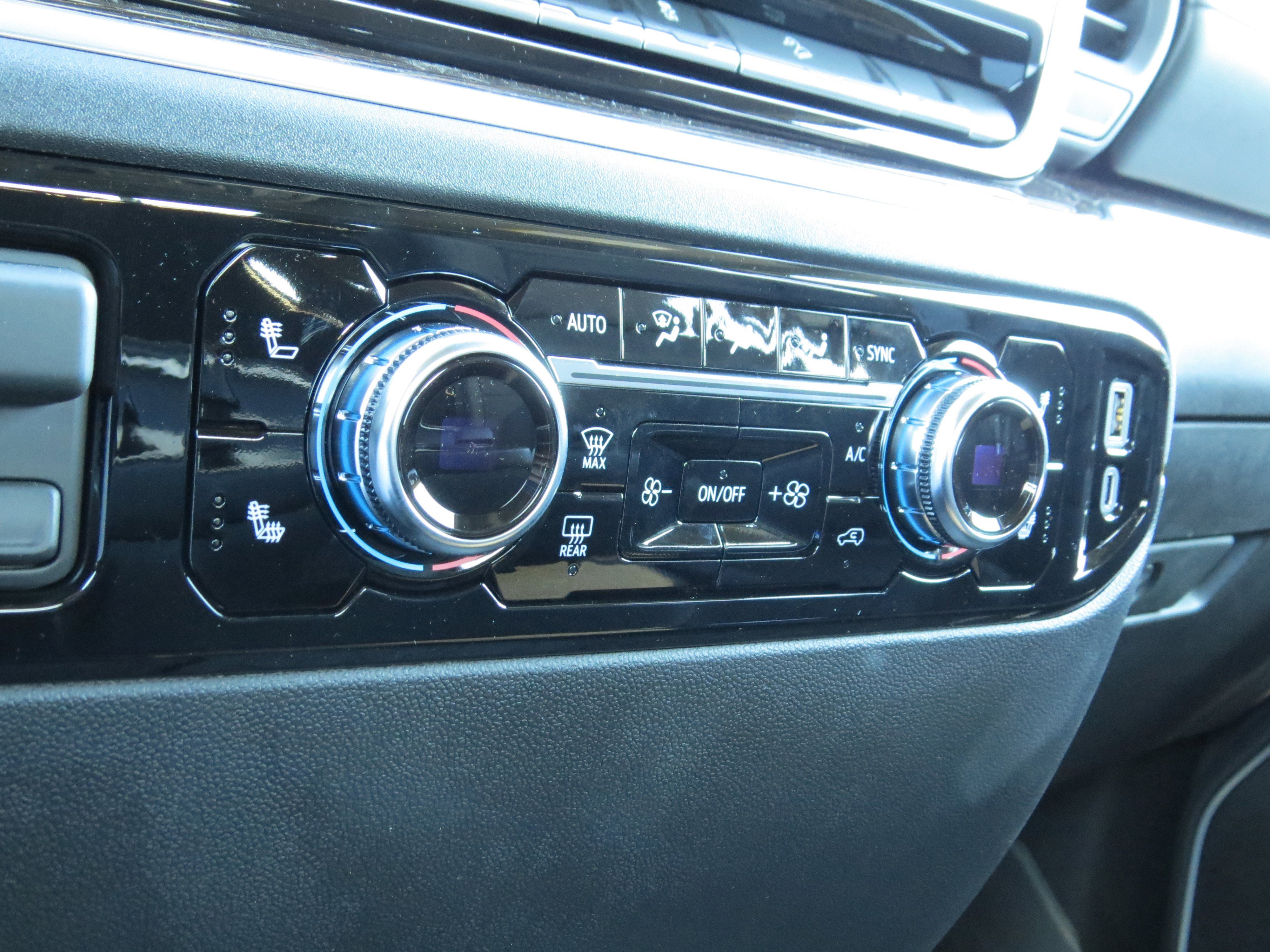 New 2026 GMC Sierra 1500 SLE image 23