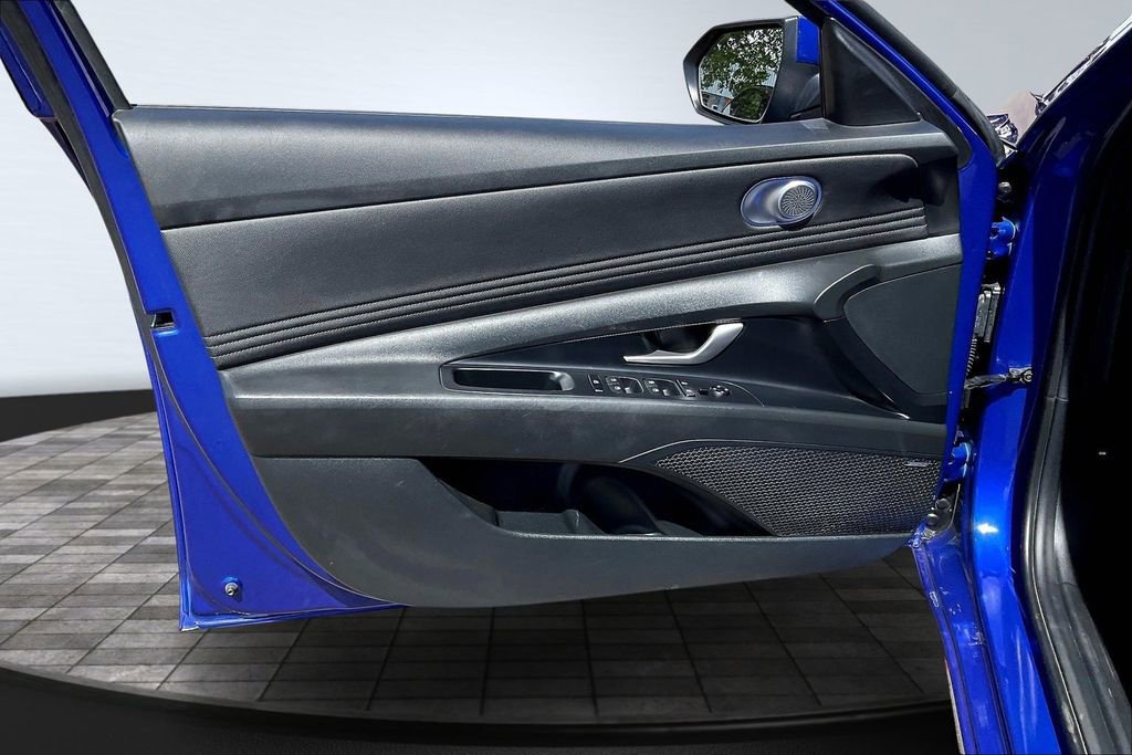 Used 2024 Hyundai Elantra Limited image 21