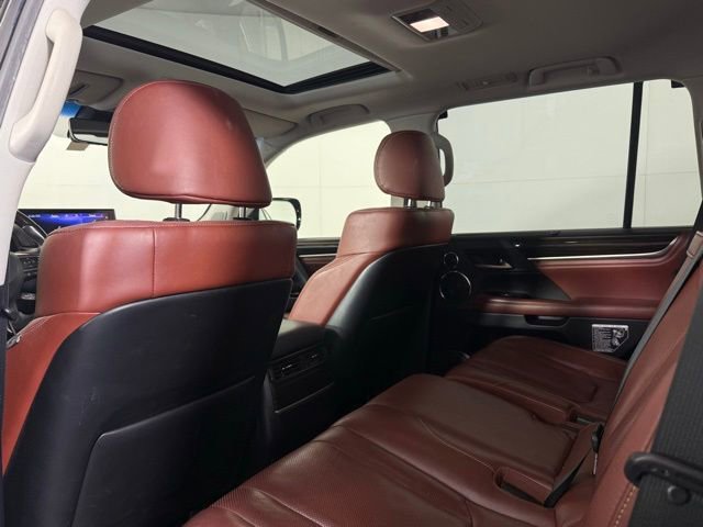 Used 2021 Lexus LX 570 4WD w/ 3rd Row & Luxury Pkg image 22