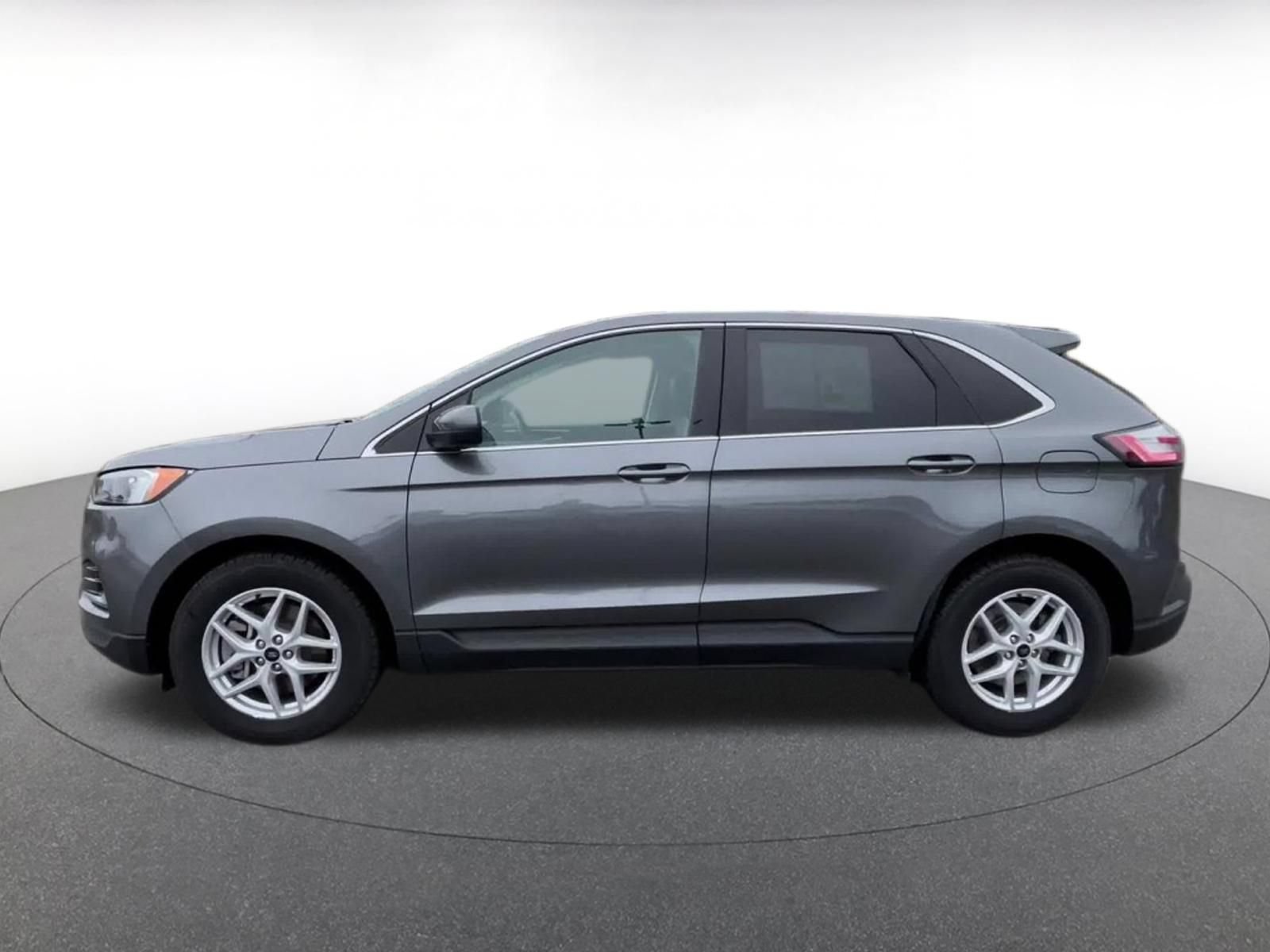 Used 2024 Ford Edge SEL AWD/4WD image 9