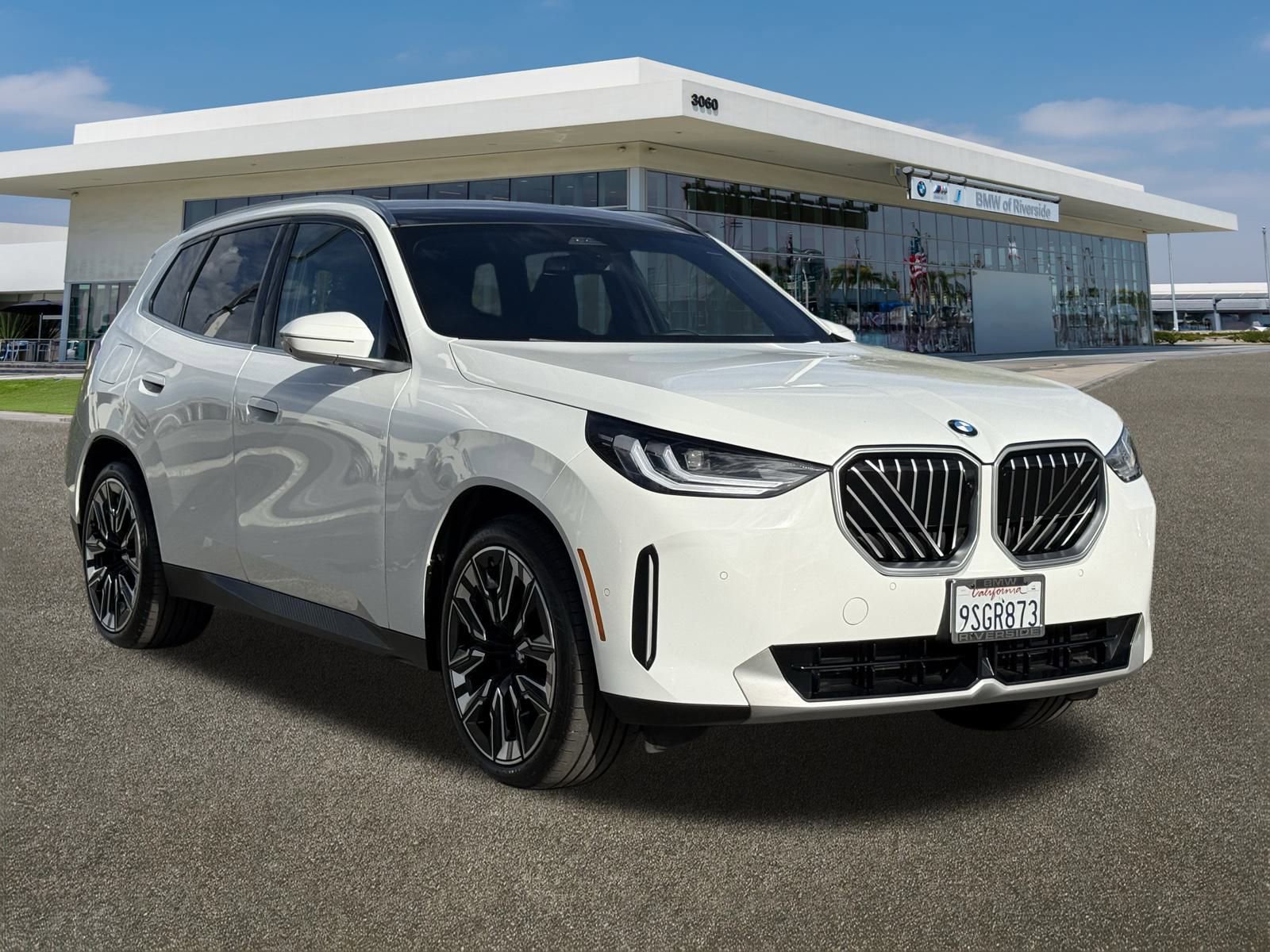 Used 2025 BMW X3 xDrive30i w/ Premium Package image 2