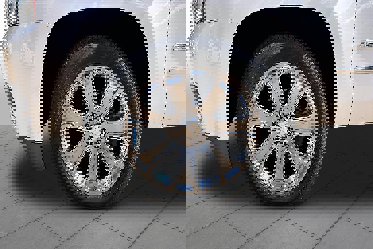 Used 2017 GMC Yukon XL Denali w/ Open Road Package image 12