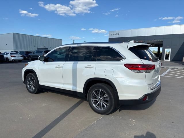 Used 2019 Toyota Highlander XLE AWD/4WD image 4