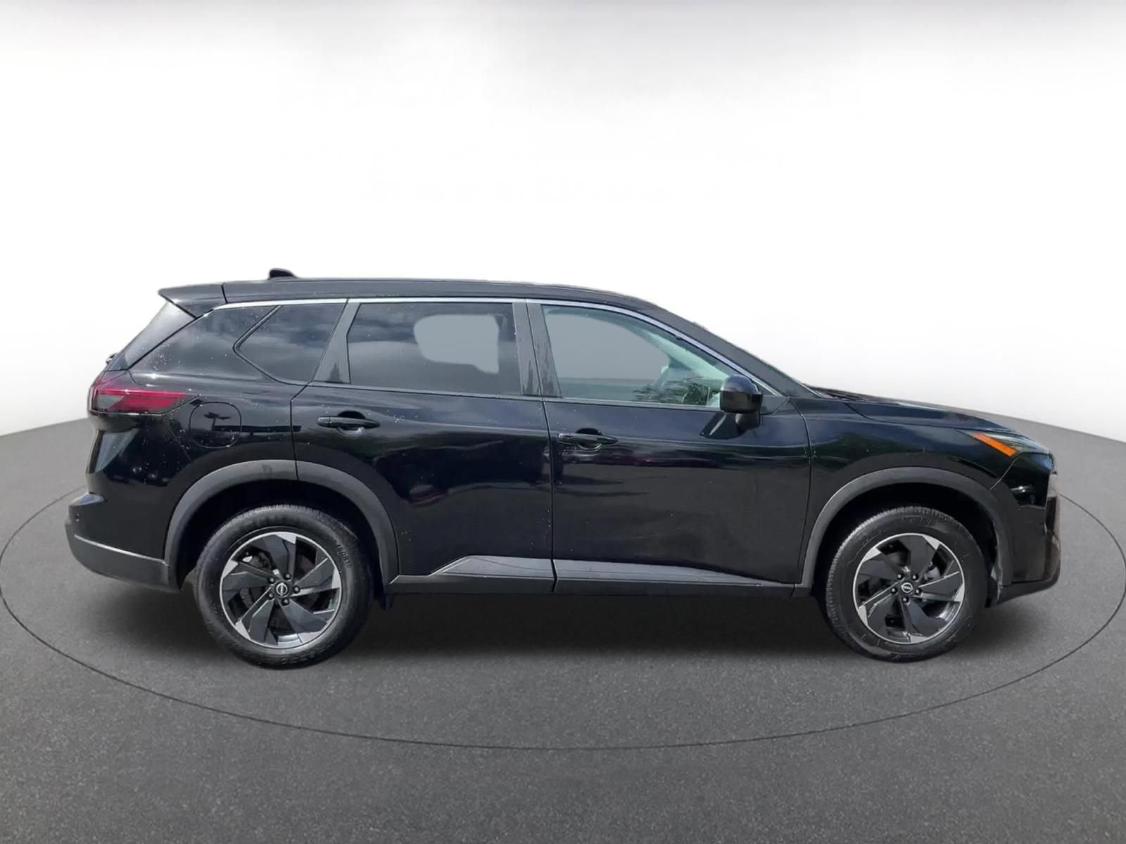 Used 2025 Nissan Rogue SV FWD image 16