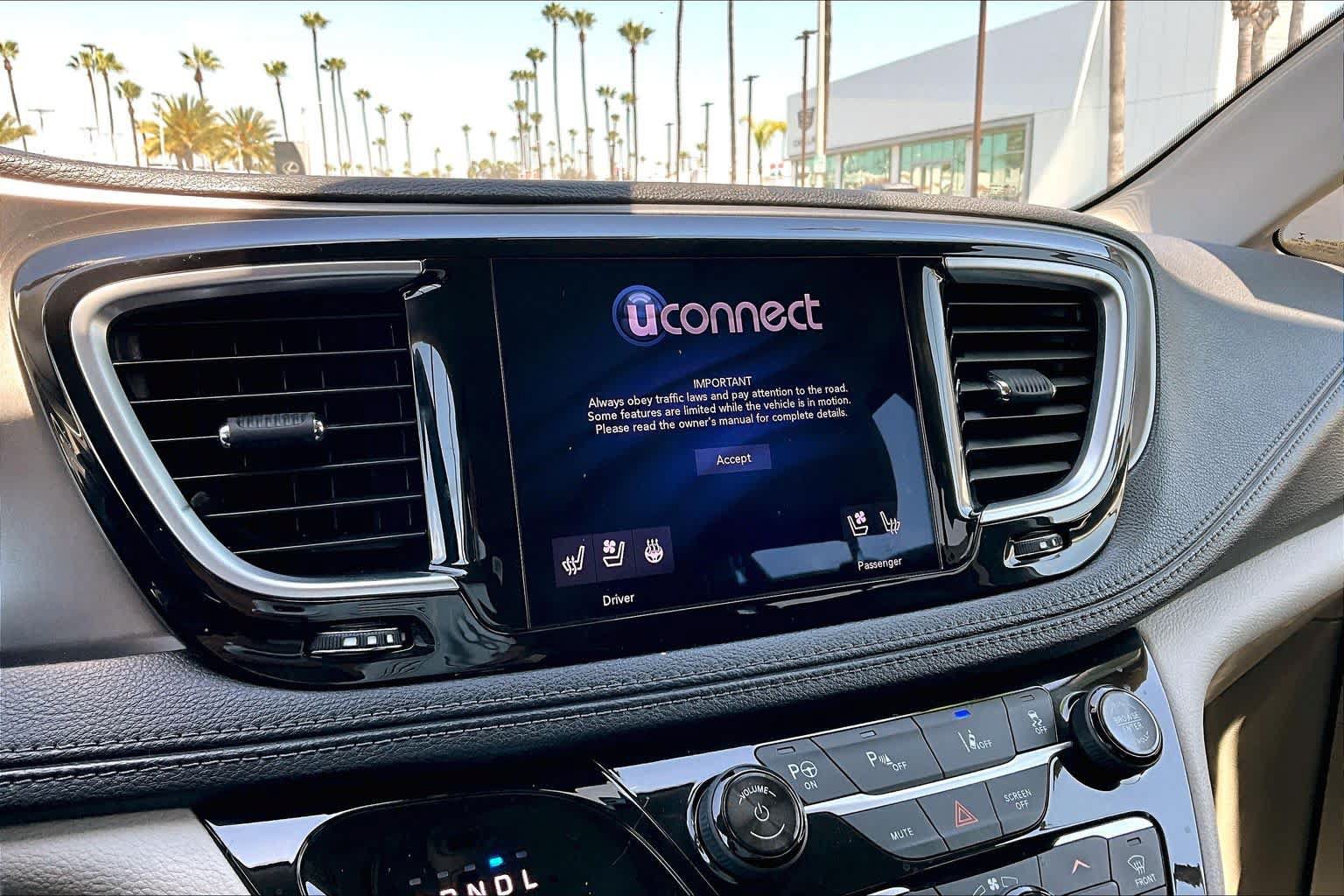 Used 2018 Chrysler Pacifica Limited w/ Advanced Safetytec Group FWD image 33