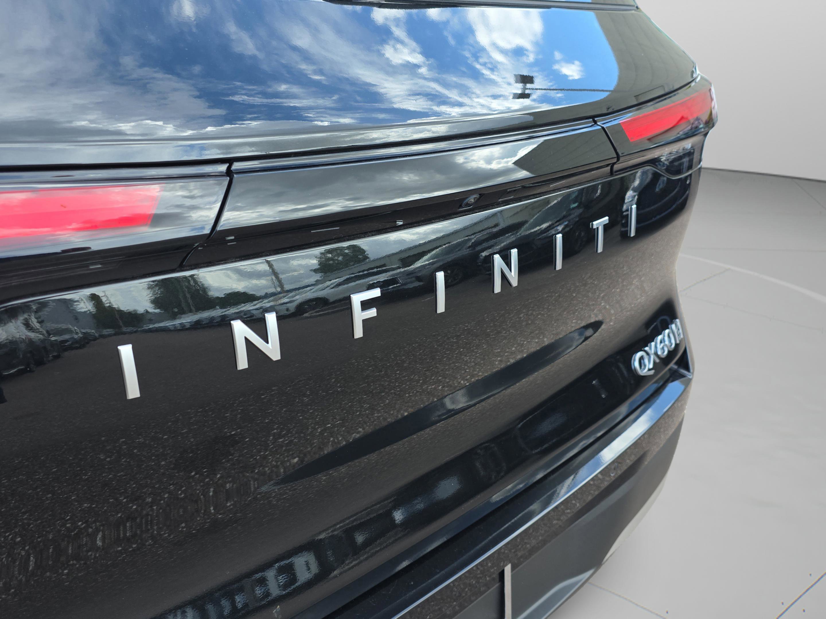 Certified 2026 INFINITI QX60 Luxe w/ Cargo Package AWD/4WD image 33